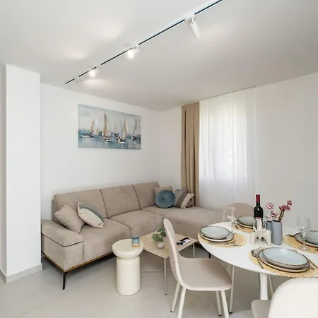 아파트 Modern Escape - Two Bedroom With Balcony