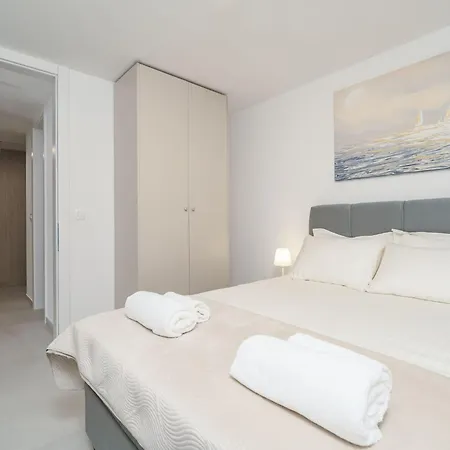 Modern Escape - Two Bedroom With Balcony 두브로브니크