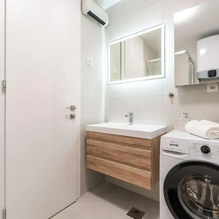 Modern Escape - Two Bedroom With Balcony 두브로브니크