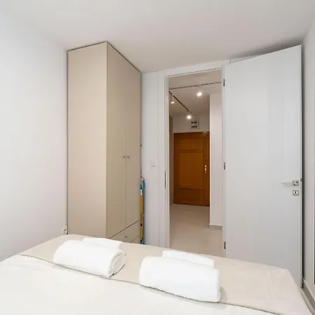 아파트 Modern Escape - Two Bedroom With Balcony