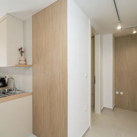 Modern Escape - Two Bedroom With Balcony 아파트