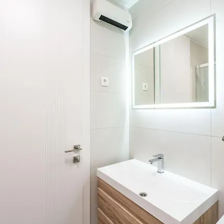 Modern Escape - Two Bedroom With Balcony 두브로브니크