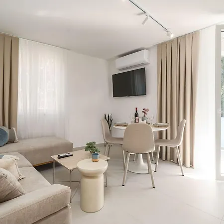 Апартаменты Modern Escape - Two Bedroom With Balcony Дубровник