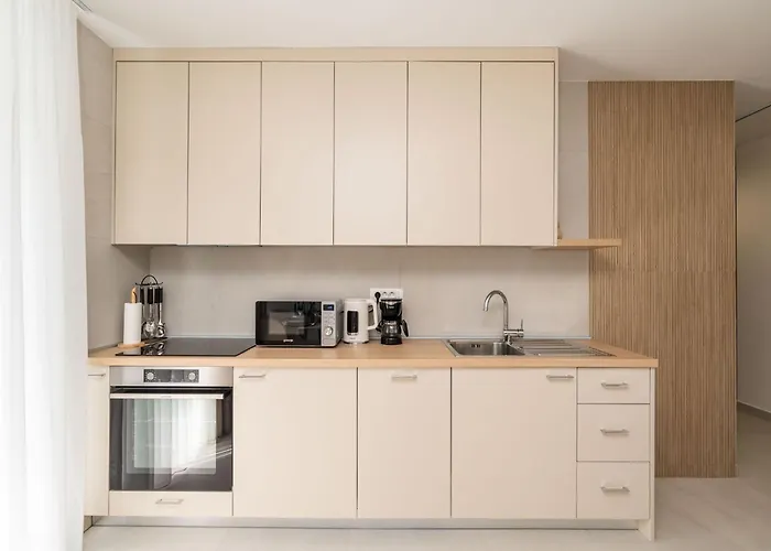 Modern Escape - Two Bedroom With Balcony Appartement