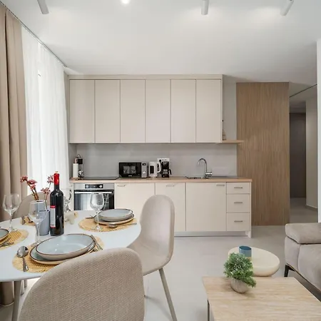 Modern Escape - Two Bedroom With Balcony