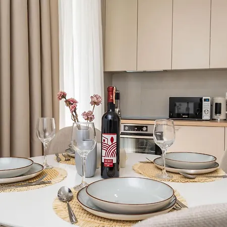 Modern Escape - Two Bedroom With Balcony