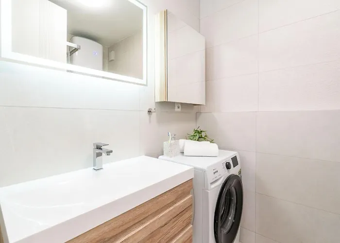Modern Escape - Two Bedroom With Balcony Lägenhet Dubrovnik
