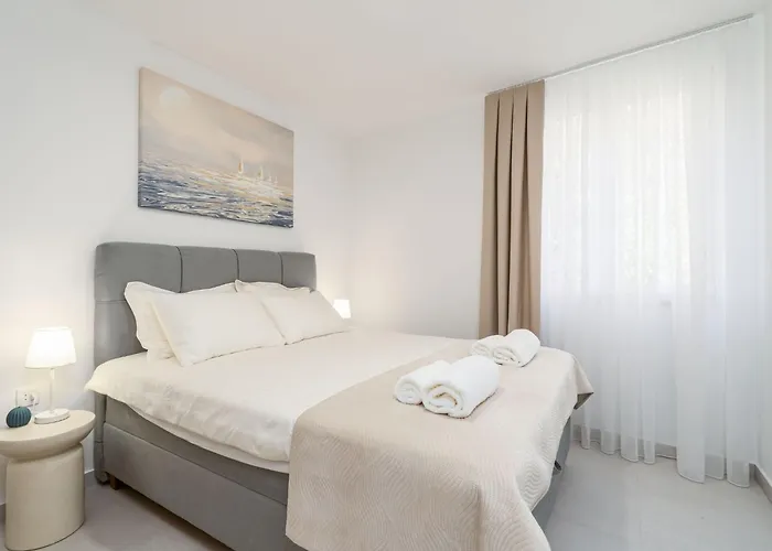 Modern Escape - Two Bedroom With Balcony Dubrovnik