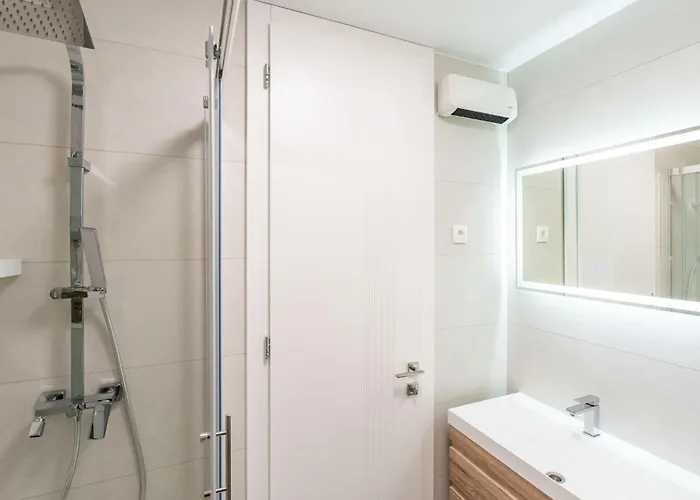 Modern Escape - Two Bedroom With Balcony Lägenhet Dubrovnik