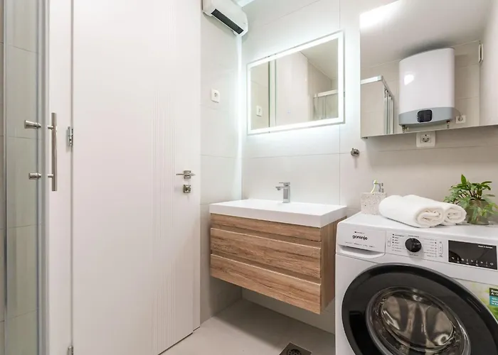 Modern Escape - Two Bedroom With Balcony Dubrovnik