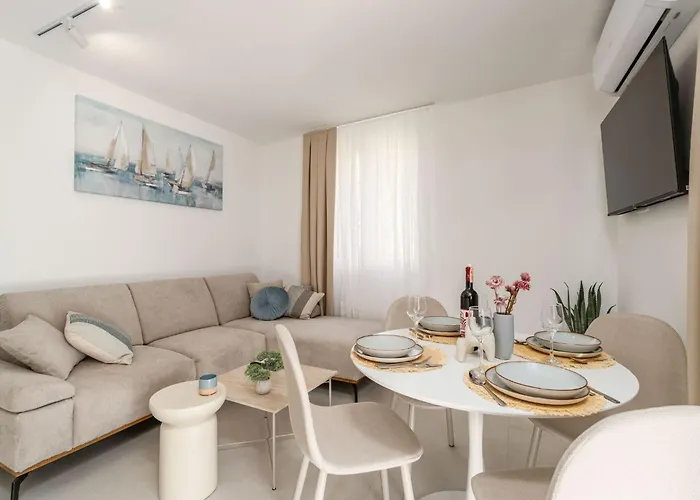 Modern Escape - Two Bedroom With Balcony Lejlighed *