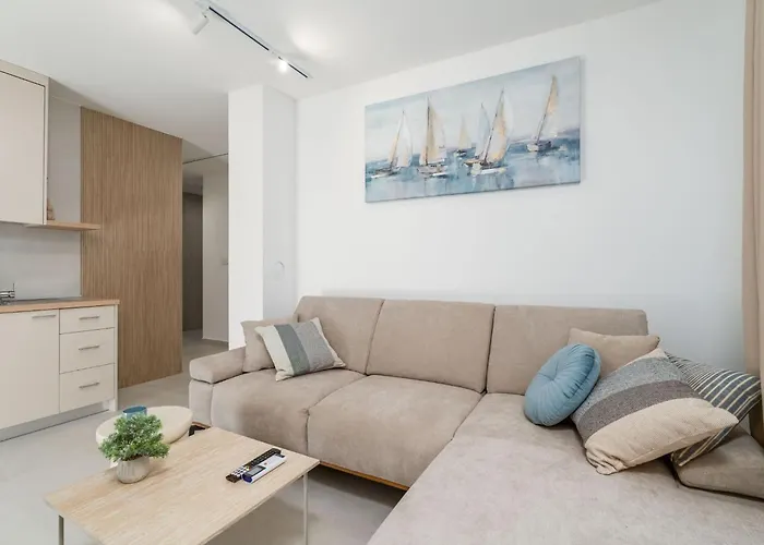 Modern Escape - Two Bedroom With Balcony