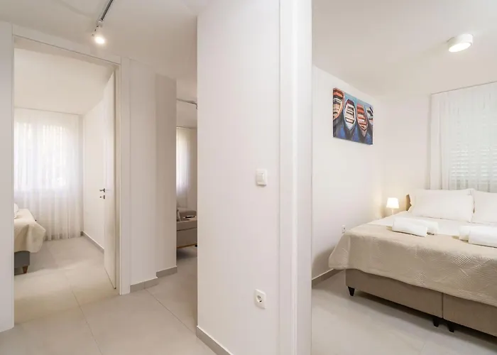 Modern Escape - Two Bedroom With Balcony Lejlighed *