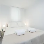 Modern Escape - Two Bedroom With Balcony