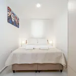 Modern Escape - Two Bedroom With Balcony Apartman
