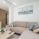 Modern Escape - Two Bedroom With Balcony