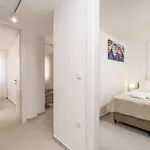 Modern Escape - Two Bedroom With Balcony Apartman *