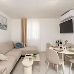 Modern Escape - Two Bedroom With Balcony Apartman Dubrovnik