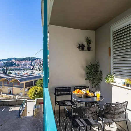 Apartman Modern Escape - Two Bedroom With Balcony