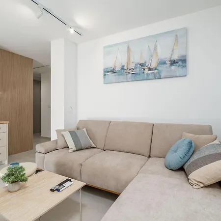 Modern Escape - Two Bedroom With Balcony