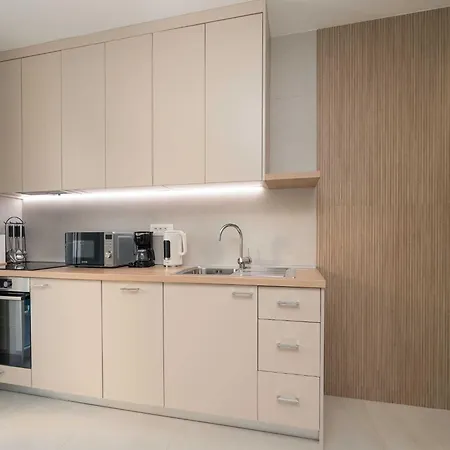 Apartman Modern Escape - Two Bedroom With Balcony *
