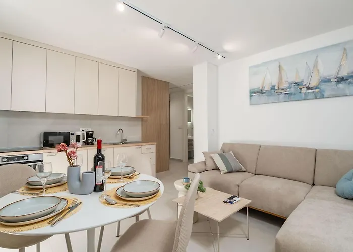 Modern Escape - Two Bedroom With Balcony Apartament Dubrownik