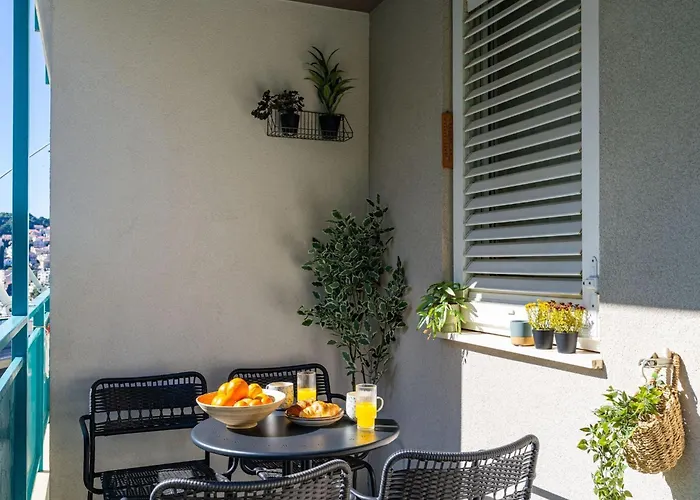Modern Escape - Two Bedroom With Balcony Apartament Dubrownik