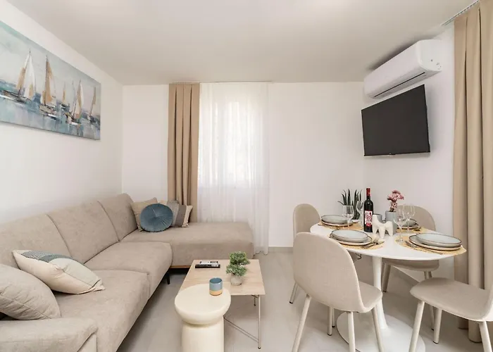 Modern Escape - Two Bedroom With Balcony Apartament Dubrownik