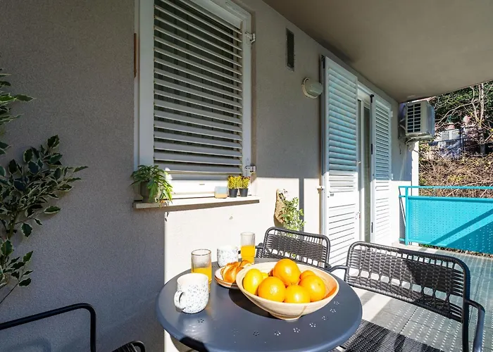 Apartament Modern Escape - Two Bedroom With Balcony *
